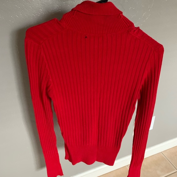 Red Turtleneck - Picture 4 of 6
